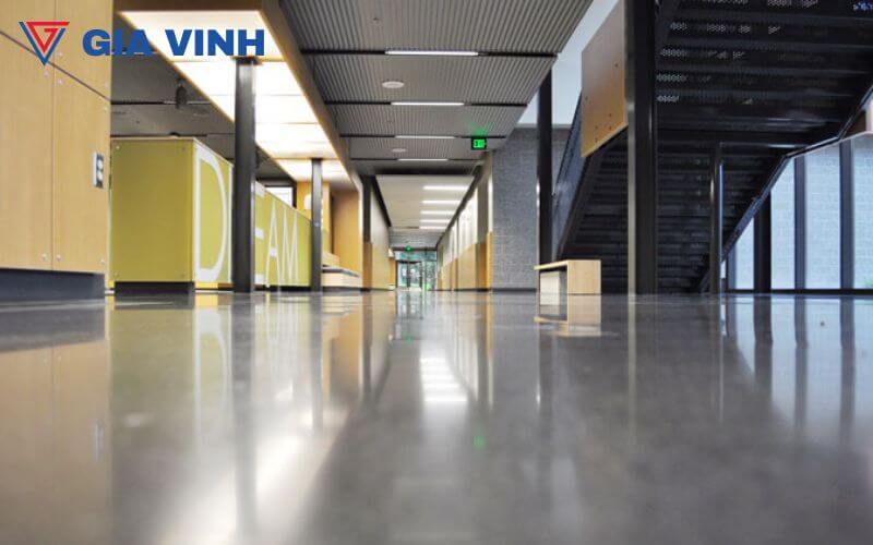 Gia Vinh thi công sơn epoxy và mài sàn bê tông cho trung tâm thương mại